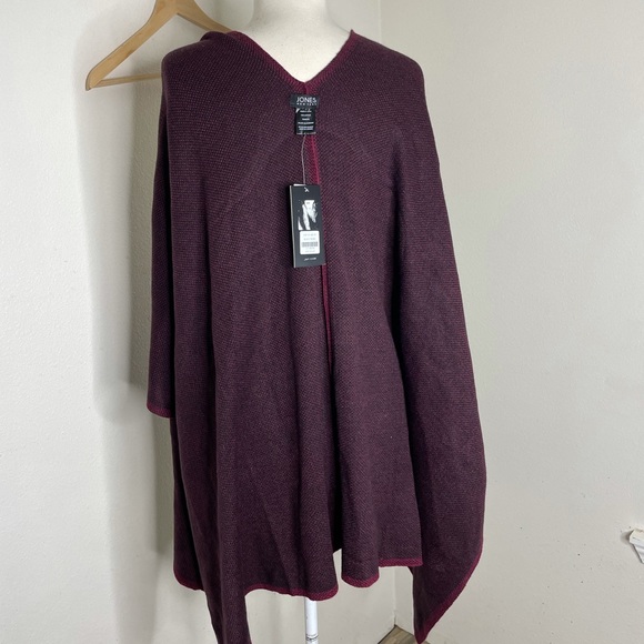 Women's Poncho Black Wine Color Size 100% Acrylic One Size Jones New York NWT - Picture 7 of 8